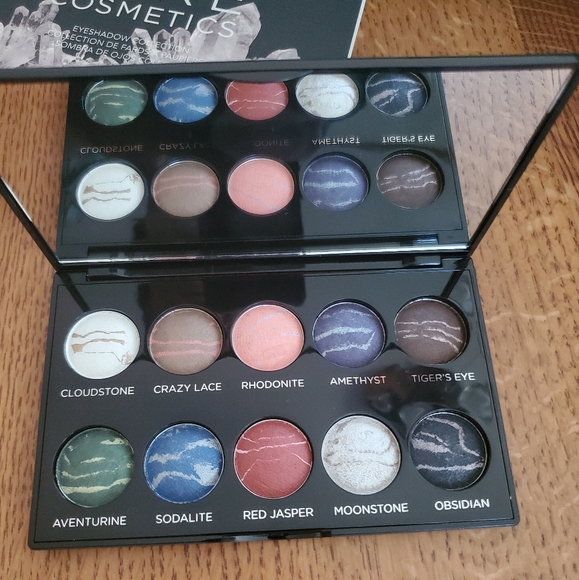 Pure Cosmetics Winter Wanderlust Baked Marble Eyeshadow Palette - Picture 6 of 9